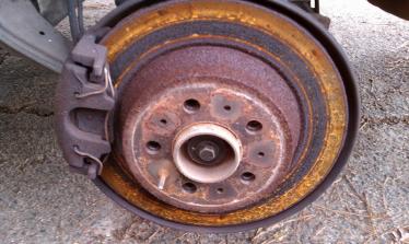 New brake discs corroded after 16500 miles-is this normal